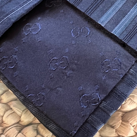 GUCCI Classic Designer Logo Tie 100% Silk Made in Italy - Picture 7 of 8